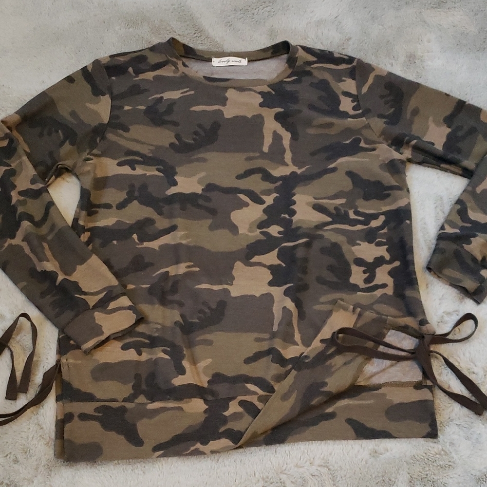 Lovely Souls Ultra Soft Tie-Side Top